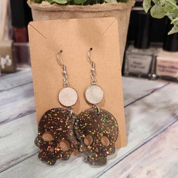 Boutique resin and glitter black skull dangle earrings - Picture 5 of 5